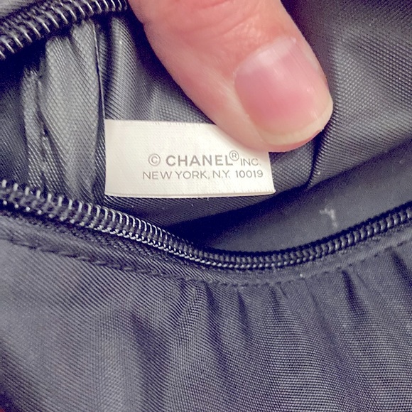 CHANEL TOILETRIES BAG. BLACK. CHANEL PRINTED IN RAISED LETTERS. HAS HANDLE. EUC - Picture 7 of 10